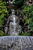 Tivoli, villa d'Este, fontana dell'Ovato. 